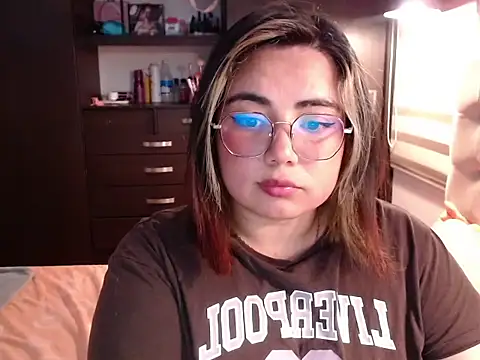 YiniBelle online show from 02/10/26, 04:16