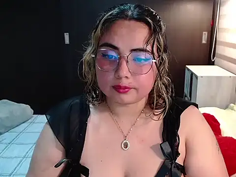 YiniBelle online show from 02/27/26, 04:45