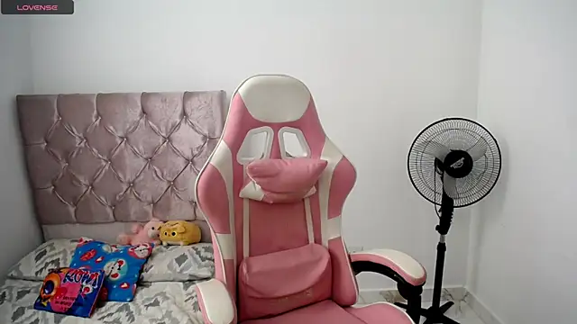 Snapshot of Camila_tv chatting on 11/18/25, 05:17 Camila tv online show from 11/18/25, 05:17