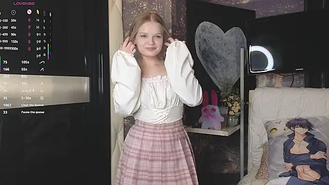 Snapshot of MicheleHonas chatting on 11/16/25, 08:36 MicheleHonas online show from 11/16/25, 08:36