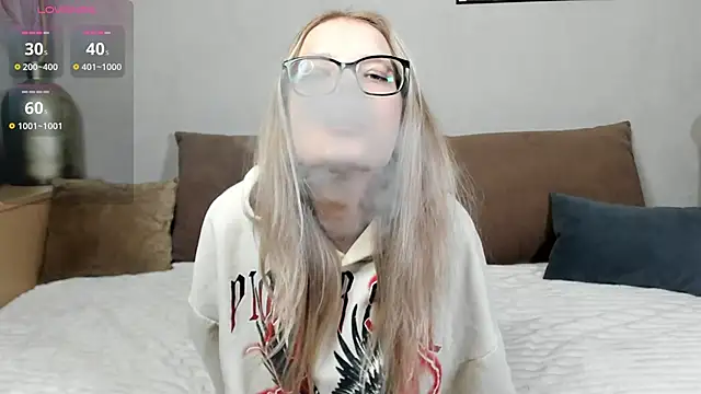 Snapshot of MicheleHonas chatting on 12/02/25, 05:30 MicheleHonas online show from 12/02/25, 05:30