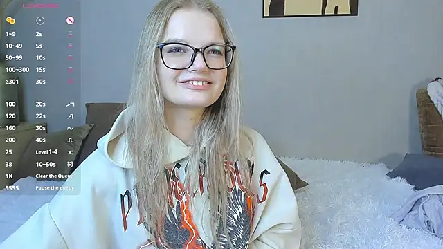 Snapshot of MicheleHonas chatting on 12/13/25, 07:53 MicheleHonas online show from 12/13/25, 07:53