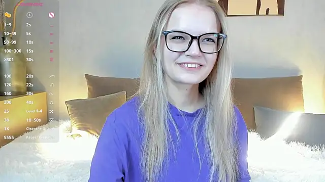 Snapshot of MicheleHonas chatting on 12/17/25, 04:35 MicheleHonas online show from 12/17/25, 04:35