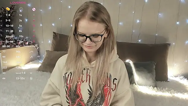 Snapshot of MicheleHonas chatting on 12/20/25, 06:37 MicheleHonas online show from 12/20/25, 06:37