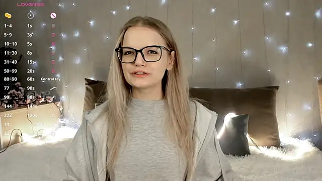 Snapshot of MicheleHonas chatting on 12/21/25, 05:09 MicheleHonas online show from 12/21/25, 05:09