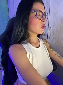 Snapshot of Cristal_Cerati_ chatting on 11/27/25, 04:20 Cristal Cerati online show from 11/27/25, 04:20