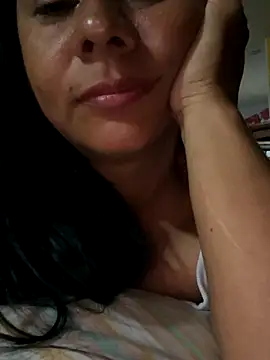 Snapshot of Aleja-198522 chatting on 11/15/25, 01:51 Aleja-198522 online show from 11/15/25, 01:51