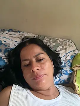 Snapshot of Aleja-198522 chatting on 11/22/25, 01:32 Aleja-198522 online show from 11/22/25, 01:32