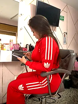 Snapshot of XIIMENA7 chatting on 11/12/25, 07:24 XIIMENA7 online show from 11/12/25, 07:24