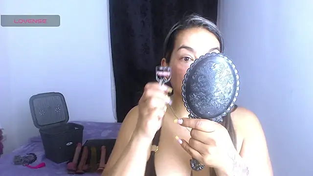 Snapshot of tasha_velvet chatting on 11/24/25, 01:22 tasha velvet online show from 11/24/25, 01:22