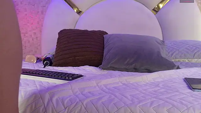 Caroline palmerr online show from 11/16/25, 03:12