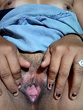 Snapshot of Hot_kamla chatting on 11/13/25, 06:45 Hot kamla online show from 11/13/25, 06:45