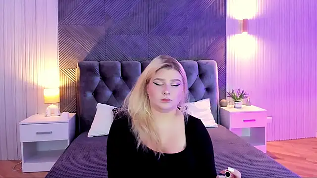 EmiliaStanley online show from 11/20/25, 05:29