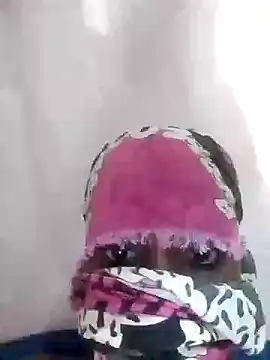 Snapshot of Molatane0 chatting on 11/13/25, 11:14 Molatane0 online show from 11/13/25, 11:14