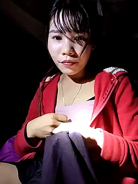 Snapshot of gugu0022 chatting on 11/22/25, 02:27 gugu0022 online show from 11/22/25, 02:27