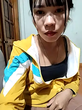 Snapshot of gugu0022 chatting on 11/26/25, 12:17 gugu0022 online show from 11/26/25, 12:17