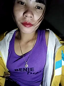 Snapshot of gugu0022 chatting on 11/27/25, 12:29 gugu0022 online show from 11/27/25, 12:29