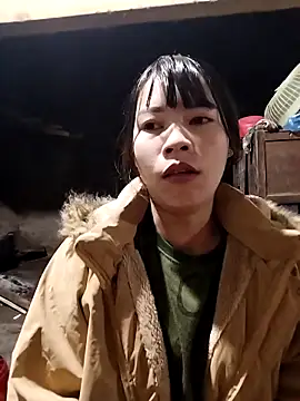 Snapshot of gugu0022 chatting on 11/28/25, 11:40 gugu0022 online show from 11/28/25, 11:40