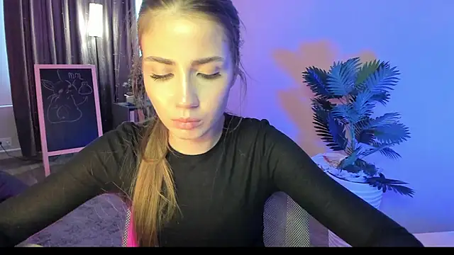 Aurora Glow21 online show from 02/09/26, 12:09