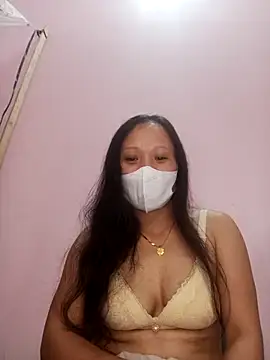 Snapshot of t-t-babe chatting on 11/12/25, 01:44 t-t-babe online show from 11/12/25, 01:44