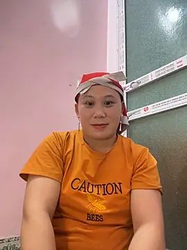 Snapshot of xuan-ha chatting on 12/22/25, 02:41 xuan-ha online show from 12/22/25, 02:41