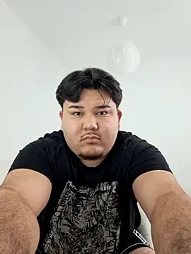 latina w19 online show from 11/24/25, 10:26