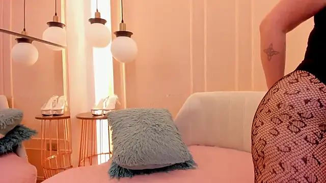 CarolinnaSaenz online show from 03/30/26, 11:22