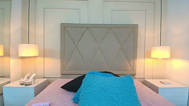 CarolinnaSaenz online show from 05/25/26, 11:49
