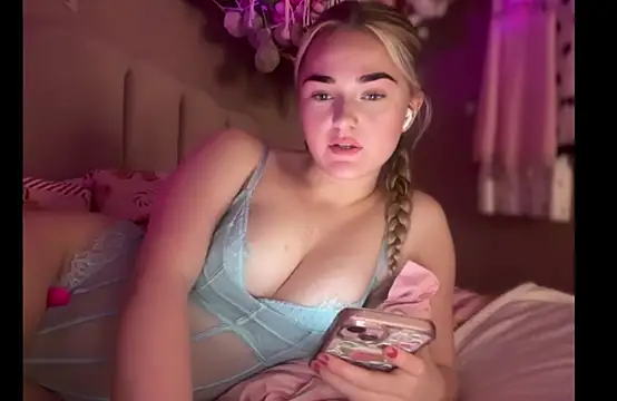 Snapshot of Pinkiepieexo chatting on 11/28/25, 07:49 Pinkiepieexo online show from 11/28/25, 07:49