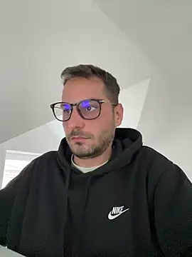 Snapshot of brrratan chatting on 11/12/25, 01:55 brrratan online show from 11/12/25, 01:55