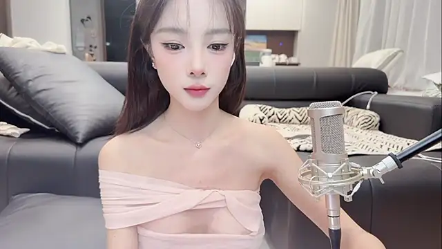 Snapshot of Butterbear chatting on 01/19/26, 12:42 Butterbear online show from 01/19/26, 12:42