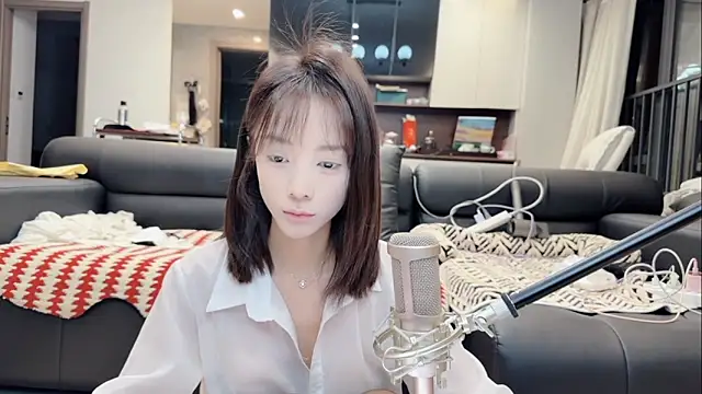 Snapshot of Butterbear chatting on 04/08/26, 12:38 Butterbear online show from 04/08/26, 12:38