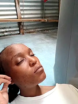 Beverlygurlx6 online show from 02/18/26, 10:44