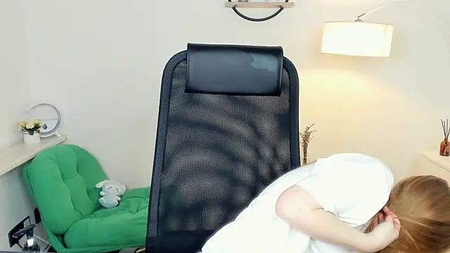 LavetaShiroma online show from 11/23/25, 09:36