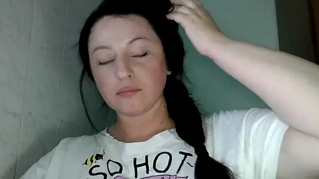 Snapshot of MelinaAx chatting on 05/18/26, 06:58 MelinaAx online show from 05/18/26, 06:58
