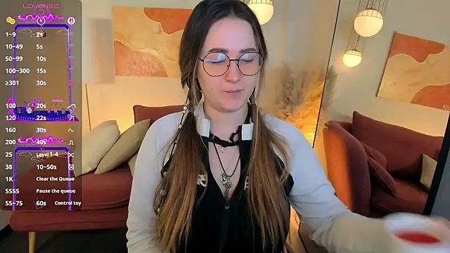 EmmaBloomm online show from 12/13/25, 08:58