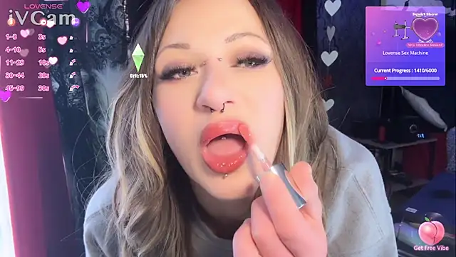 Snapshot of AshenRoe chatting on 02/25/26, 04:16 AshenRoe online show from 02/25/26, 04:16