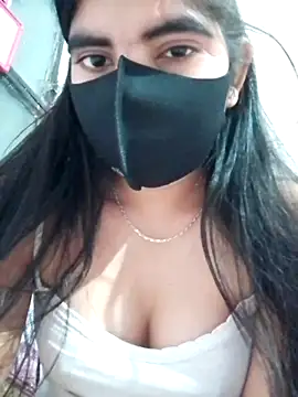 isha sharma2002 online show from 12/22/25, 12:46