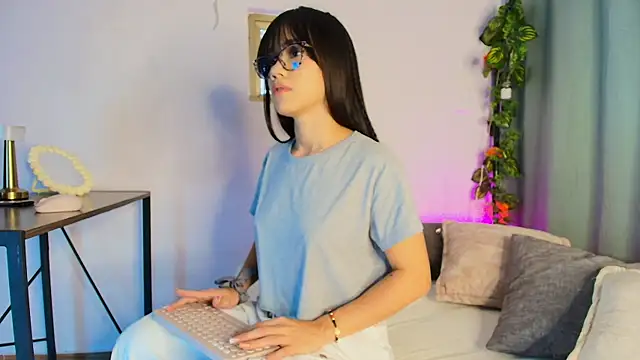 lizzy kane online show from 11/29/25, 08:12