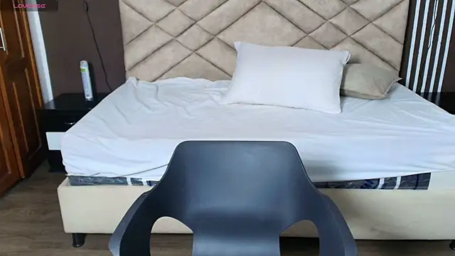 Laracooper  online show from 11/28/25, 07:16