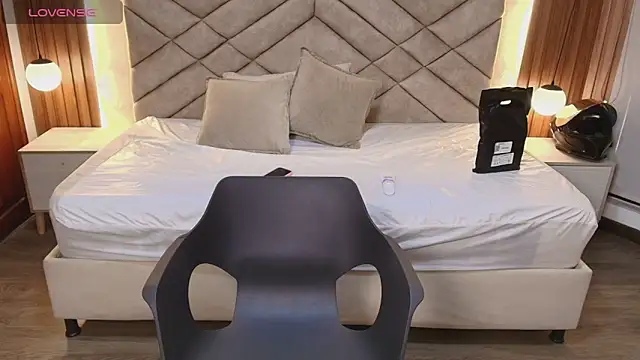 Laracooper  online show from 03/11/26, 07:42