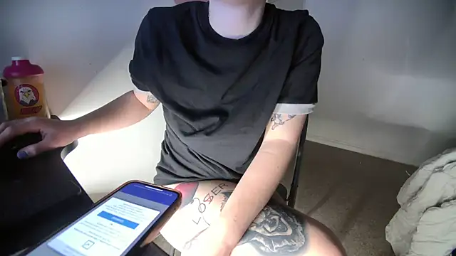 Snapshot of secretcouple_00 chatting on 11/19/25, 06:13 secretcouple 00 online show from 11/19/25, 06:13