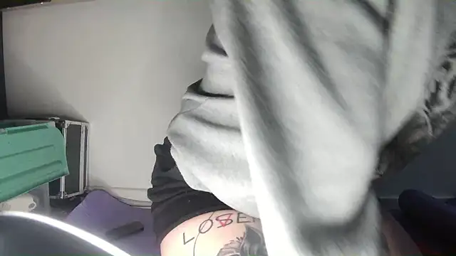 Snapshot of secretcouple_00 chatting on 01/13/26, 09:09 secretcouple 00 online show from 01/13/26, 09:09