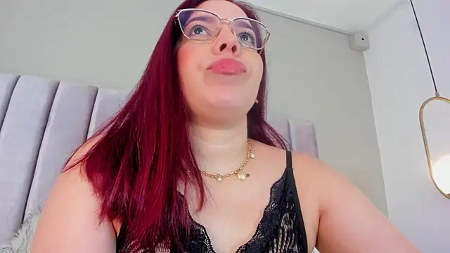 Snapshot of AnnaNoval_10 chatting on 11/18/25, 12:31 AnnaNoval 10 online show from 11/18/25, 12:31