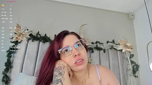 Snapshot of AnnaNoval_10 chatting on 12/01/25, 12:32 AnnaNoval 10 online show from 12/01/25, 12:32