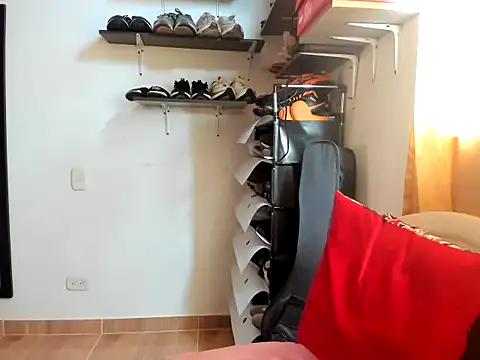 caroline 47 online show from 04/09/26, 07:52