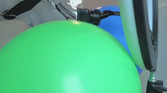 Hanna Goldenst online show from 12/19/25, 11:39