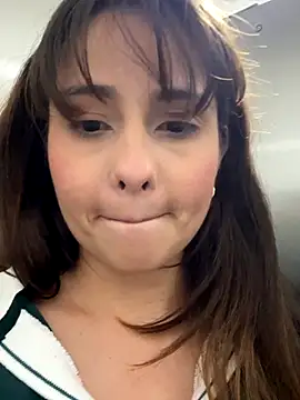 Snapshot of ginny_ross chatting on 12/01/25, 05:07 ginny ross online show from 12/01/25, 05:07