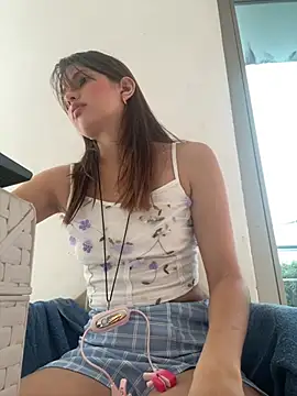 Snapshot of ginny_ross chatting on 01/14/26, 04:01 ginny ross online show from 01/14/26, 04:01