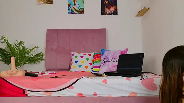 ginny ross online show from 07/25/26, 03:37